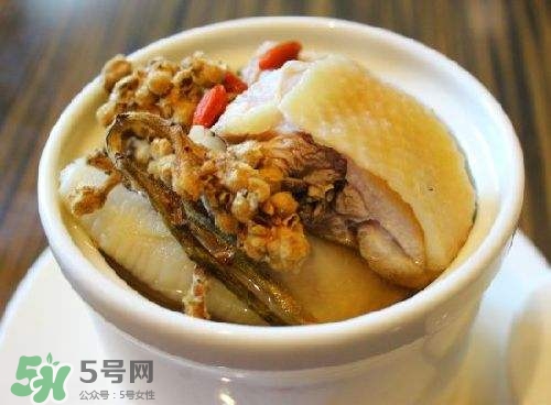 枇杷花怎么煲湯？枇杷花煲湯搭配什么最佳？