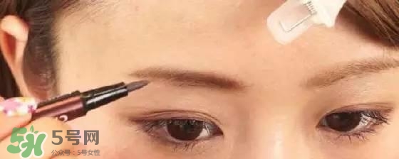 安耐曬安熱沙眉筆怎么用？安耐曬防水液體眉筆色號試色