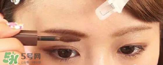安耐曬安熱沙眉筆怎么用？安耐曬防水液體眉筆色號試色