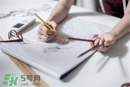 結(jié)婚租婚紗還是買(mǎi)婚紗好_結(jié)婚婚紗是買(mǎi)好還是租好