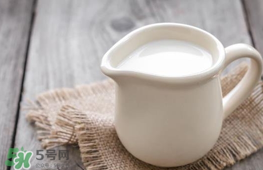 胃脹氣可以喝牛奶嗎？胃脹氣喝牛奶會怎樣？