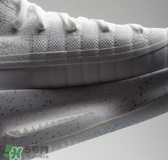 under armour curry4怎么樣？庫里第四代簽名鞋總決賽戰(zhàn)靴細節(jié)諜照