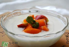 油桃和酸奶能一起吃嗎？油桃能和酸奶一起吃嗎？