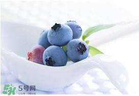 藍(lán)莓和牛奶可以一起吃嗎？吃完藍(lán)莓可以喝牛奶嗎？