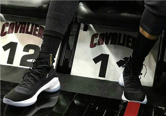 under armour curry4黑金怎么樣？庫(kù)里總決賽戰(zhàn)靴客場(chǎng)配色諜照曝光