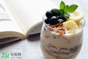藍(lán)莓和香蕉能一起吃嗎？藍(lán)莓可以和香蕉榨汁嗎？