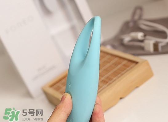 foreo眼部按摩儀怎么用？foreo iris眼部按摩儀使用方法