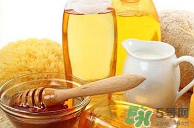 吃螃蟹可以喝蜂蜜水嗎？吃螃蟹能喝橙汁嗎？