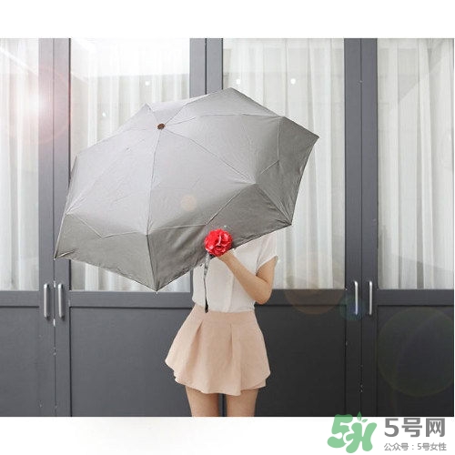 黑檸檬和蕉下哪個(gè)好？黑檸檬和蕉下太陽(yáng)傘對(duì)比