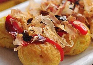 章魚燒是哪個(gè)國(guó)家的小吃？章魚燒上面的皮是什么