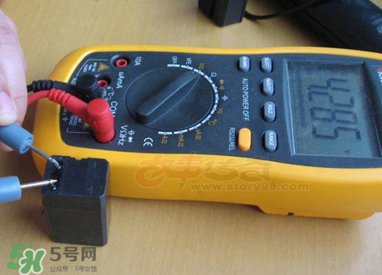 電蚊拍充不進(jìn)電怎么回事？電蚊拍充不了電怎么辦？