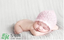 早產(chǎn)兒的發(fā)育和正常嬰兒一樣嗎？早產(chǎn)兒發(fā)育會遲緩嗎？
