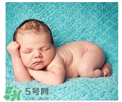 早產(chǎn)兒奶粉吃到什么時(shí)候？早產(chǎn)兒奶粉吃多久？