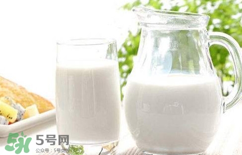 芭蕉能和牛奶一起吃嗎？牛奶可以和芭蕉一起吃嗎