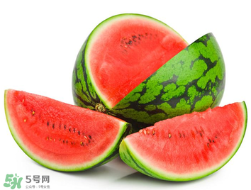 催熟的西瓜能吃嗎？催熟的西瓜吃了會怎樣？