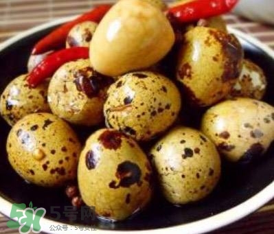 鵪鶉蛋能和胡蘿卜一起吃嗎？鵪鶉蛋能放多久？