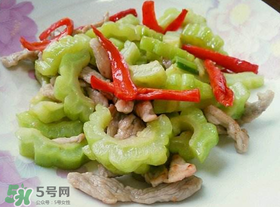 苦瓜炒肉怎么炒不苦？苦瓜炒肉怎么做才不苦？