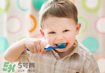 寶寶長(zhǎng)牙會(huì)拉肚子嗎？寶寶長(zhǎng)牙會(huì)發(fā)燒嗎？