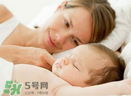 寶寶睡覺突然大哭是什么原因？寶寶睡覺大哭正常嗎？