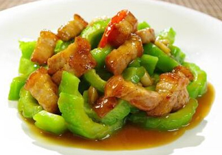 苦瓜炒肉怎么炒不苦？苦瓜炒肉怎么做才不苦？