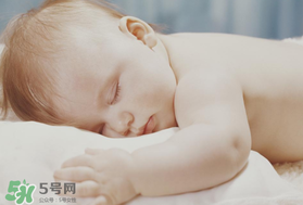 寶寶需要枕頭嗎？寶寶多大可以用枕頭？