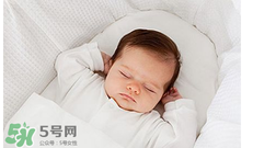 寶寶需要枕頭嗎？寶寶多大可以用枕頭？