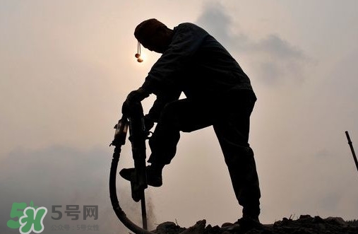 矽肺病和塵肺病哪個比較嚴重？矽肺病與塵肺病的區(qū)別
