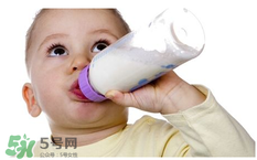 母乳寶寶要比喂奶粉的寶寶體質(zhì)好嗎 母乳比奶粉營養(yǎng)嗎？