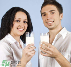 脫脂奶粉什么時(shí)候喝最好？脫脂奶粉什么時(shí)候喝？
