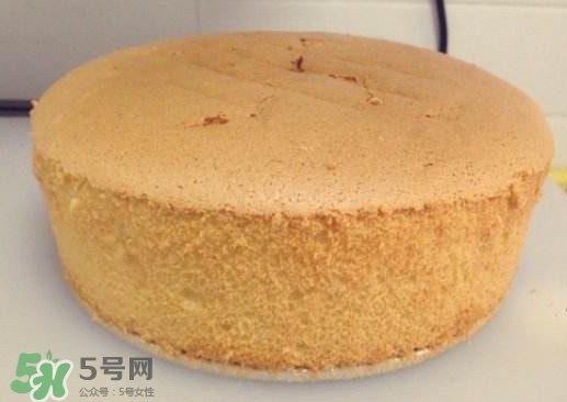 戚風(fēng)蛋糕怎么做才松軟？戚風(fēng)蛋糕怎么切開(kāi)