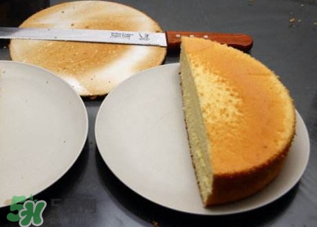 戚風(fēng)蛋糕為什么不蓬松？戚風(fēng)蛋糕不蓬松的原因