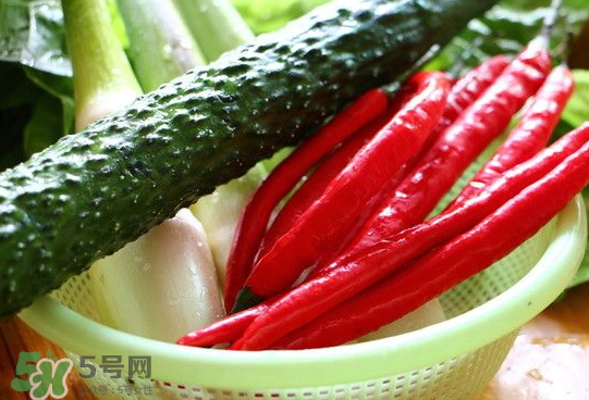 辣椒和黃瓜能一起吃嗎？黃瓜和辣椒一起吃好嗎？
