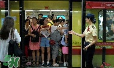 為什么開設(shè)女性車廂？應(yīng)不應(yīng)該開設(shè)女性車廂