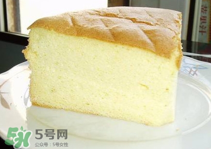 戚風(fēng)蛋糕怎么做才松軟？戚風(fēng)蛋糕怎么切開(kāi)