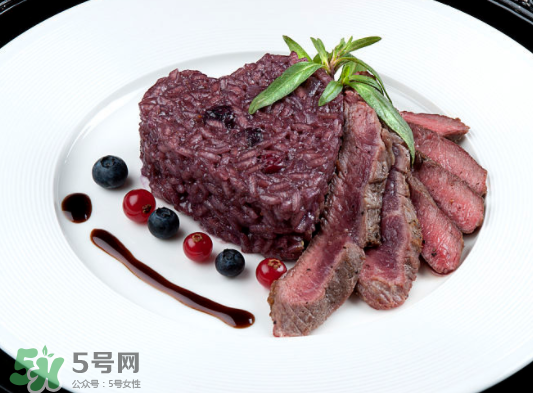 藍(lán)莓和牛肉能一起吃嗎？藍(lán)莓和牛肉會(huì)過(guò)敏嗎？