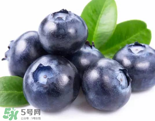 藍(lán)莓和梨子能一起吃嗎？藍(lán)莓雪梨果汁的做法