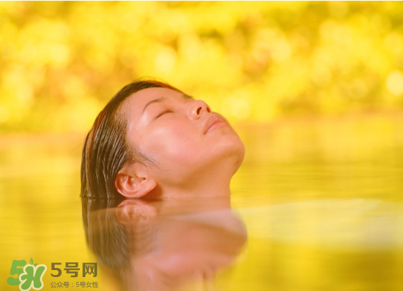 夏天可以泡溫泉嗎？冬天泡溫泉好還是夏天泡溫泉好？