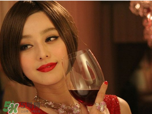 藍(lán)莓酒和葡萄酒哪個(gè)好？藍(lán)莓酒好還是葡萄酒好？