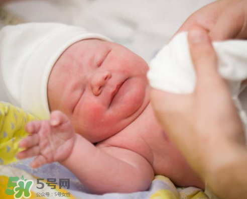 母乳喂養(yǎng)胸會變大嗎？母乳喂養(yǎng)后胸部的變化