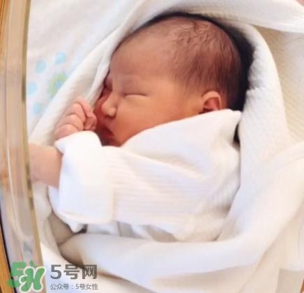 新生兒能用母乳洗臉嗎？新生兒能用母乳擦臉嗎？