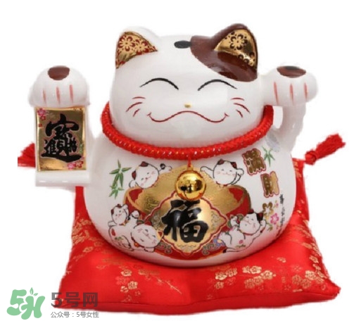 招財(cái)貓有什么講究？招財(cái)貓左手招什么右手招什么？