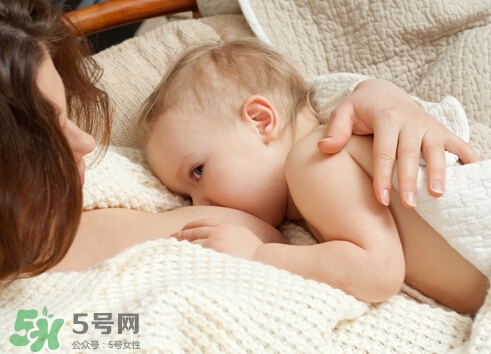 母乳喂養(yǎng)會(huì)胸下垂嗎？母乳喂養(yǎng)胸部下垂怎么辦？