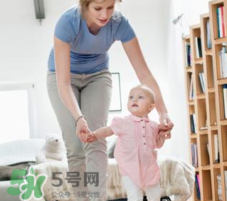 怎么糾正寶寶內(nèi)八字腳？寶寶八字腳幾歲前可以糾正？