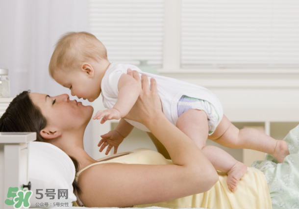 寶寶發(fā)燒可以擦清涼油嗎？寶寶發(fā)燒擦清涼油有副作用嗎？