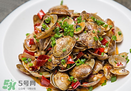花甲泡了一夜還能吃嗎？花甲泡了一夜吃了會(huì)怎樣