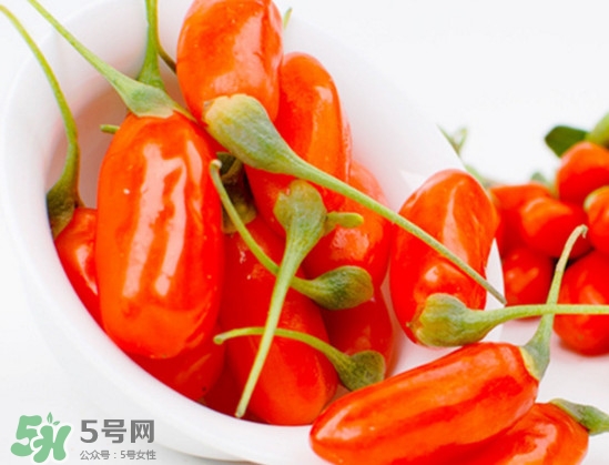 枸杞鮮果能吃嗎？鮮枸杞好還是干枸杞好