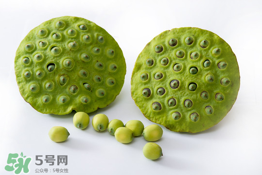 蓮蓬子中間的芯能吃嗎？蓮蓬子的功效與作用