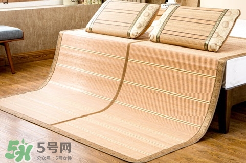 夏天擦涼席用熱水還是用冷水？涼席來年用時注意什么