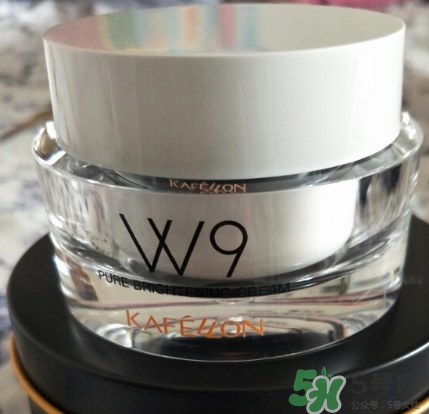 凱芙蘭素顏霜怎么用？凱芙蘭w9素顏霜使用方法