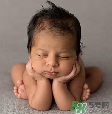 新生兒臍帶發(fā)炎可以用菜油擦嗎？臍帶能不能用菜油擦？